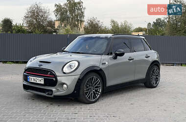 Хэтчбек MINI Hatch 2016 в Киеве