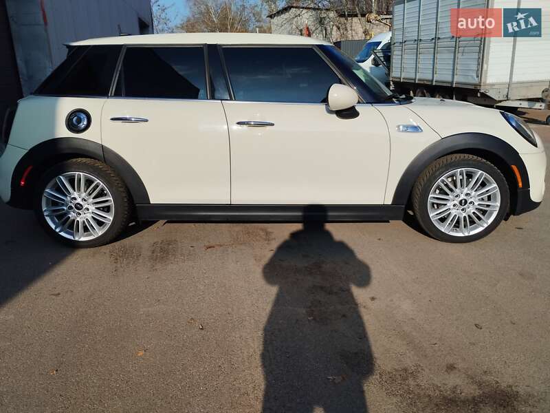 Хетчбек MINI Hatch 2018 в Чернігові