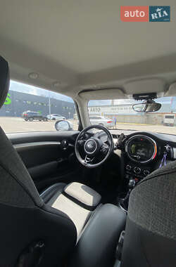 Хэтчбек MINI Hatch 2016 в Киеве