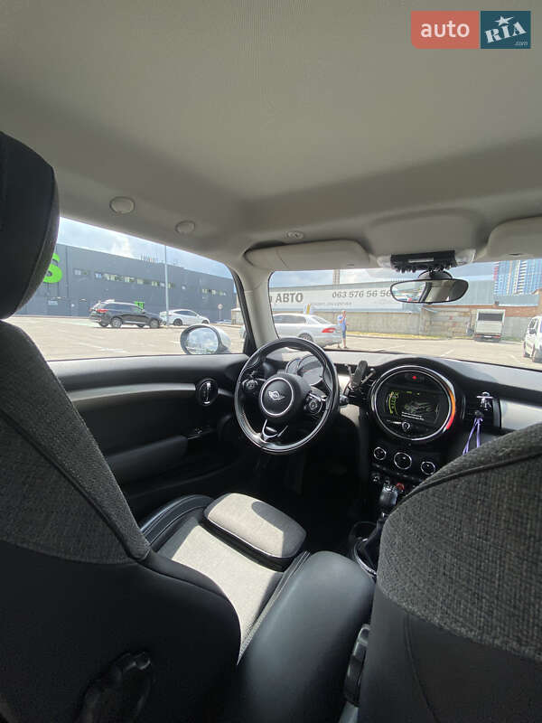 Хэтчбек MINI Hatch 2016 в Киеве