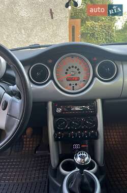 Хетчбек MINI Hatch 2004 в 