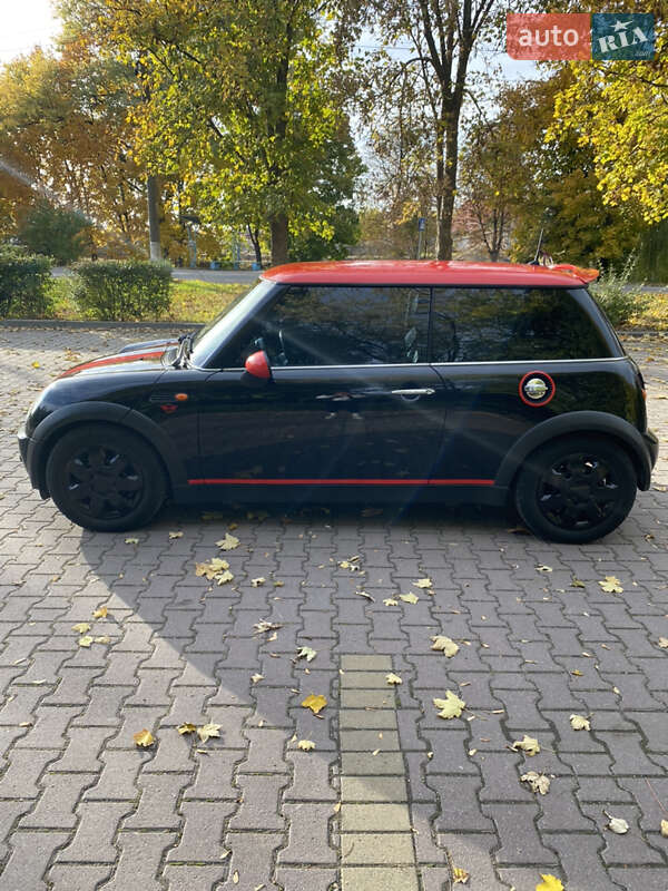Хэтчбек MINI Hatch 2003 в Миргороде