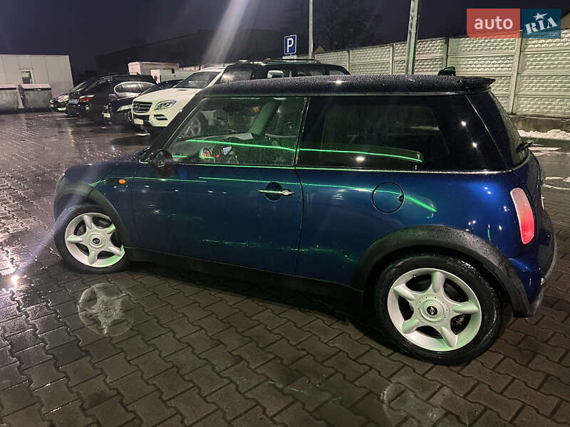 Хэтчбек MINI Hatch 2004 в Луцке