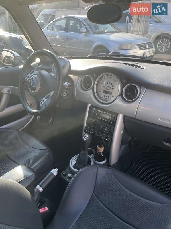 Хетчбек MINI Hatch 2003 в Чернівцях