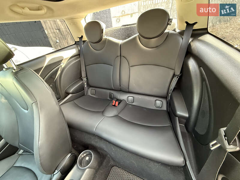 Хэтчбек MINI Hatch 2011 в Киеве