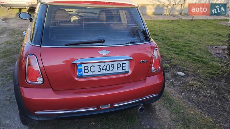 Хетчбек MINI Hatch 2006 в Золочеві