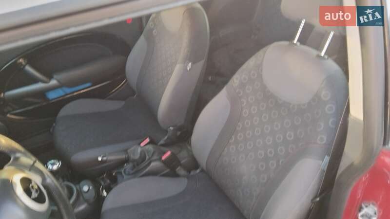 Хетчбек MINI Hatch 2006 в Золочеві