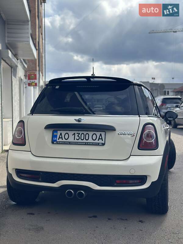 Хэтчбек MINI Hatch 2012 в Полтаве