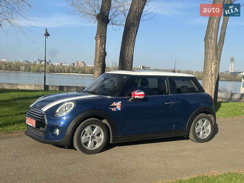 Хэтчбек MINI Hatch 2016 в Киеве