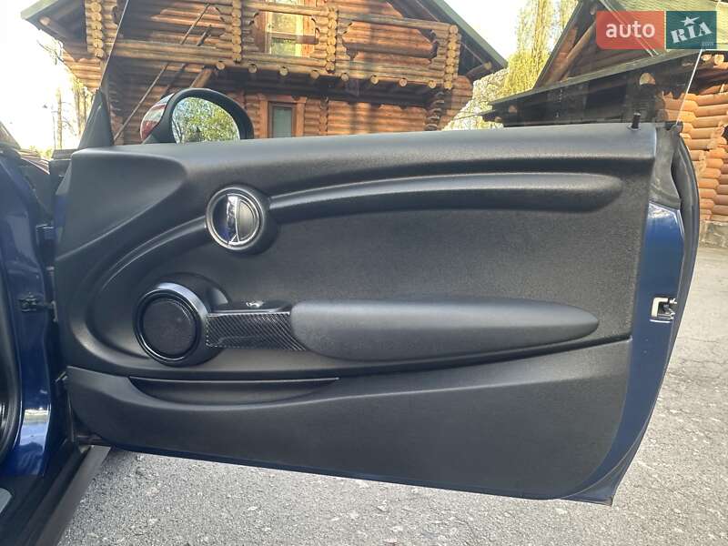 Хэтчбек MINI Hatch 2016 в Киеве