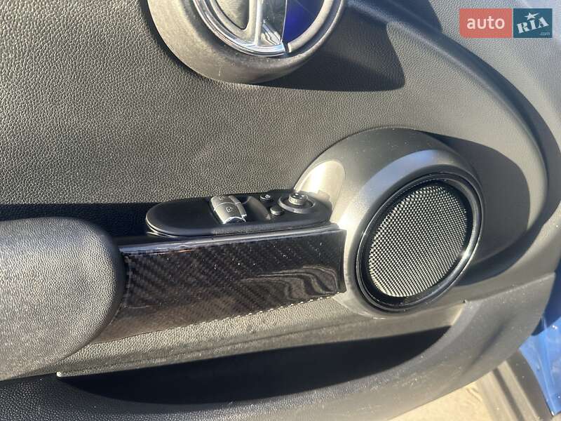 Хэтчбек MINI Hatch 2016 в Киеве