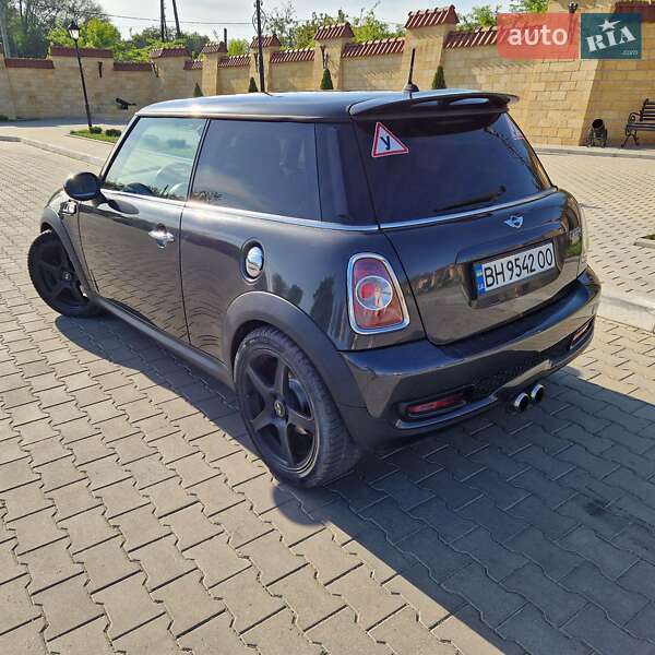Хэтчбек MINI Hatch 2010 в Измаиле