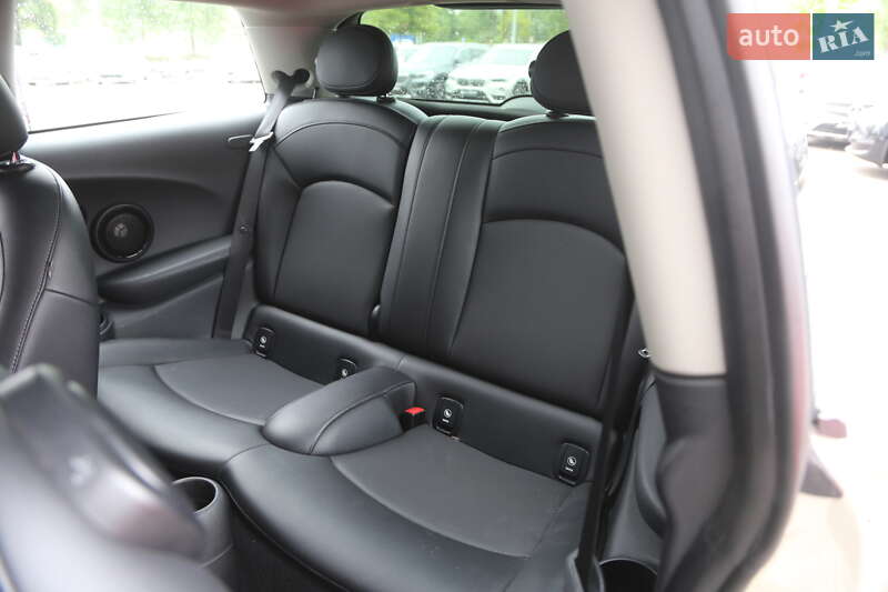 Хэтчбек MINI Hatch 2015 в Киеве