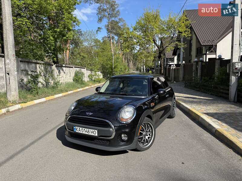 Хэтчбек MINI Hatch 2016 в Киеве