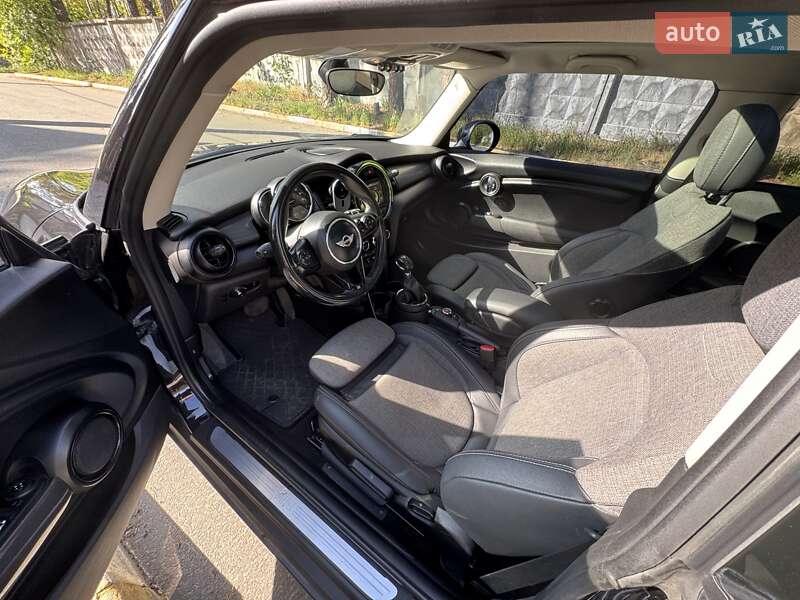 Хэтчбек MINI Hatch 2016 в Киеве