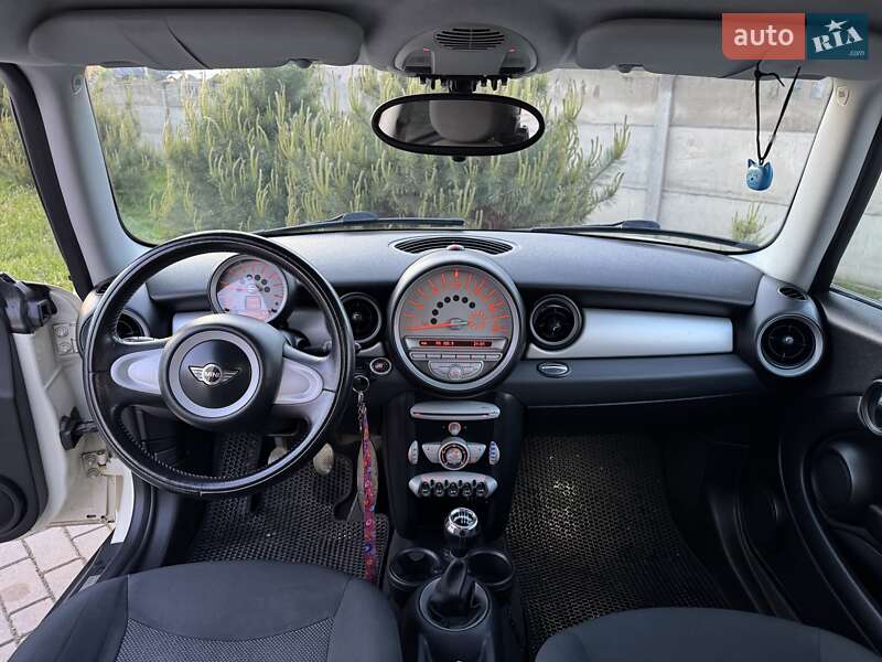 Хэтчбек MINI Hatch 2008 в Луцке