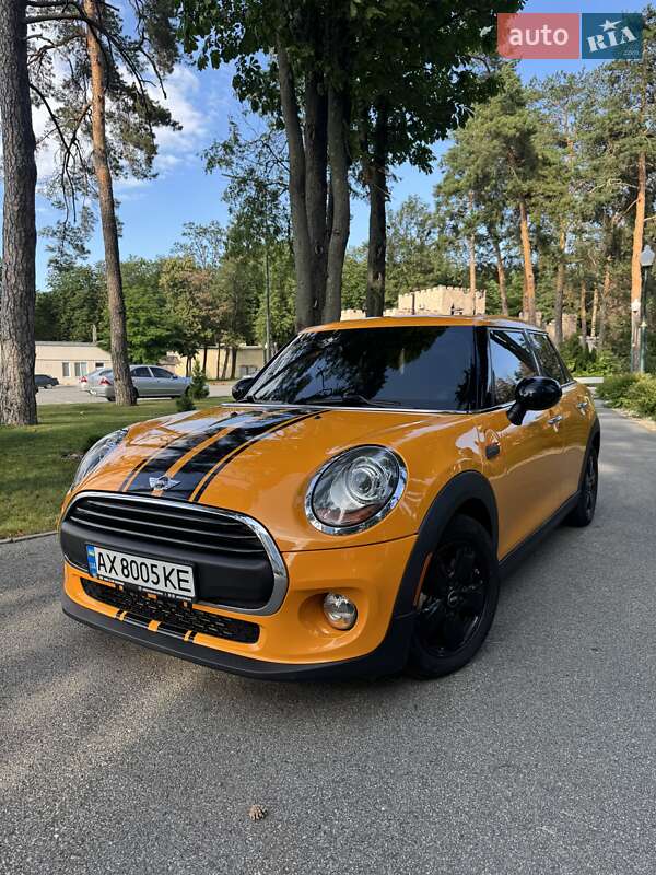 Хетчбек MINI Hatch 2015 в 