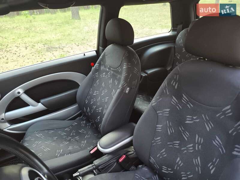 Хэтчбек MINI Hatch 2005 в Ахтырке
