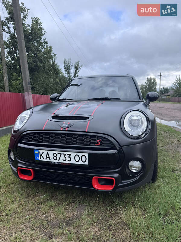 Хэтчбек MINI Hatch 2017 в Киеве