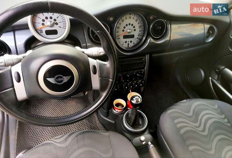 Хэтчбек MINI Hatch 2004 в Киеве фото 5 Хэтчбек MINI Hatch 2004 в Киеве