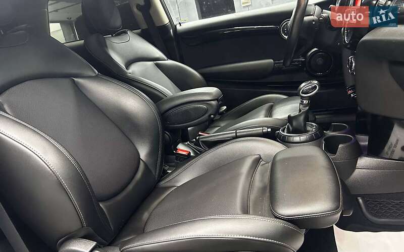 Хэтчбек MINI Hatch 2015 в Черновцах