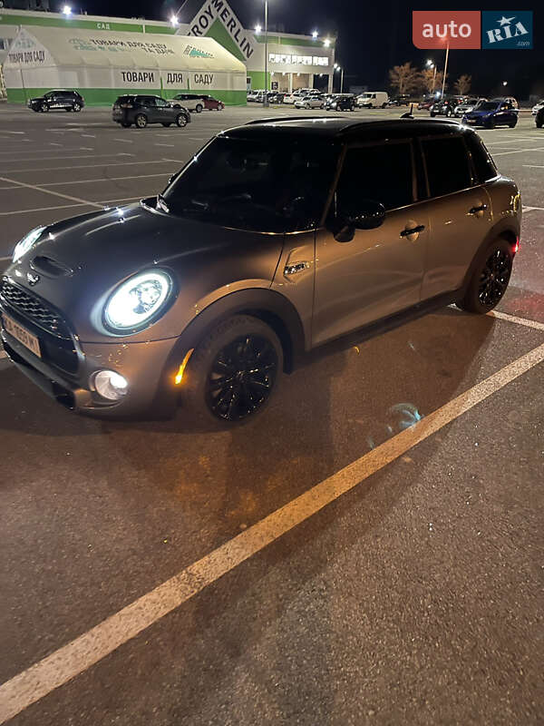 Хетчбек MINI Hatch 2019 в Києві