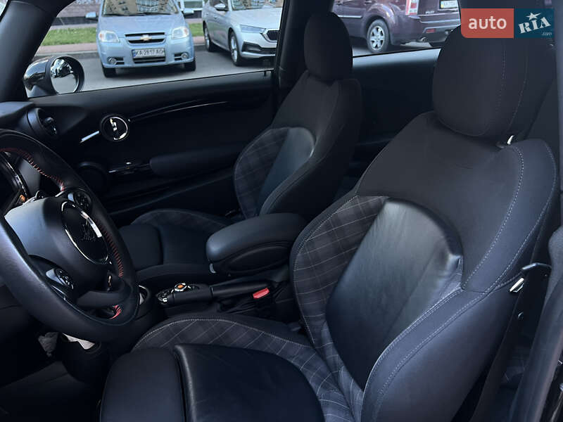 Хэтчбек MINI Hatch 2019 в Киеве