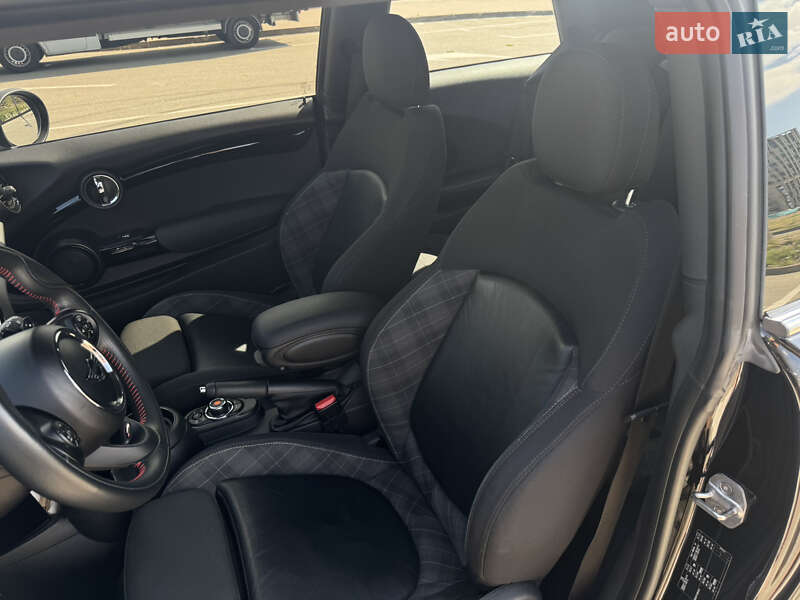 Хэтчбек MINI Hatch 2019 в Киеве