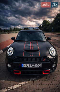 Хэтчбек MINI Hatch 2017 в Киеве