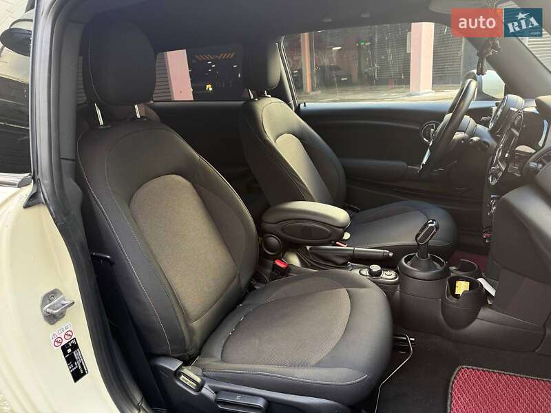 Хэтчбек MINI Hatch 2019 в Киеве