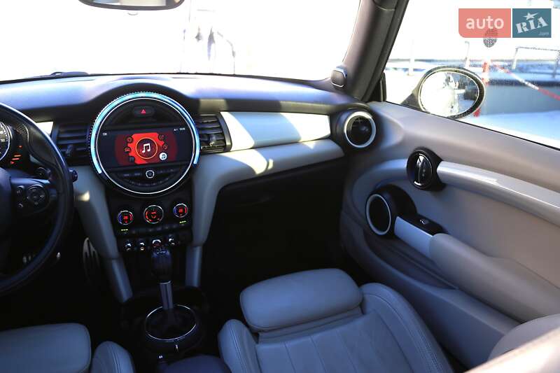 Хэтчбек MINI Hatch 2016 в Киеве