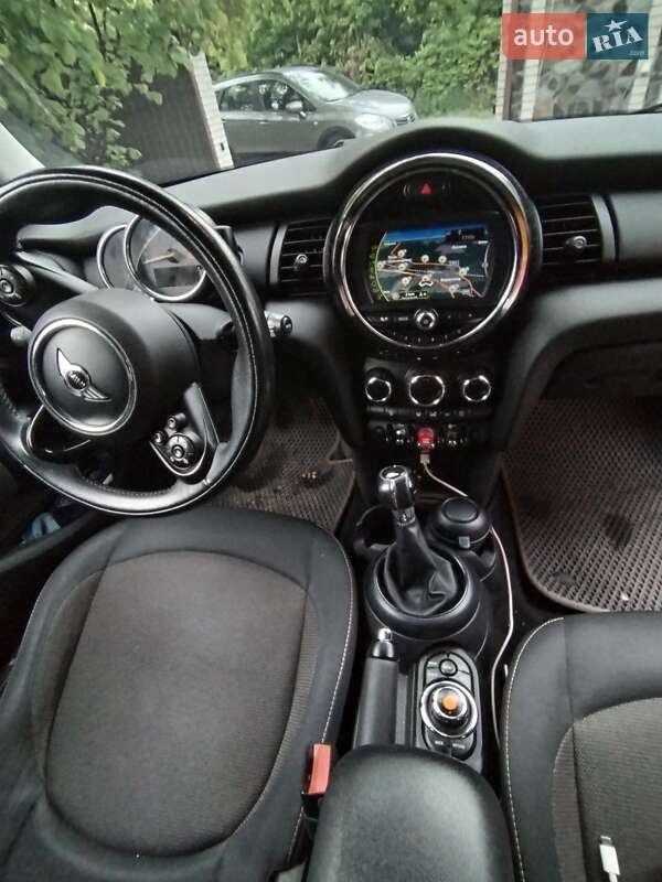 Хэтчбек MINI Hatch 2015 в Борисполе