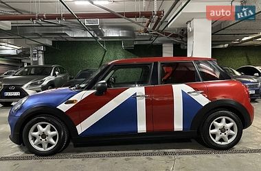 Хэтчбек MINI Hatch 2016 в Киеве