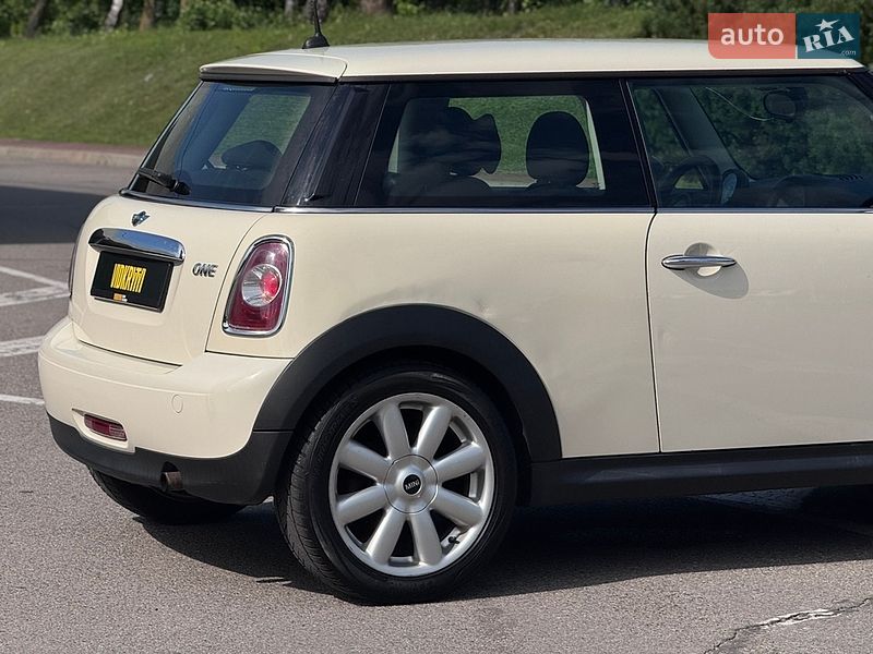 Хэтчбек MINI Hatch 2010 в Киеве