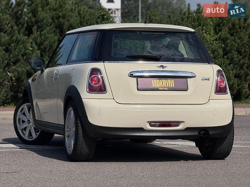 Хэтчбек MINI Hatch 2010 в Киеве