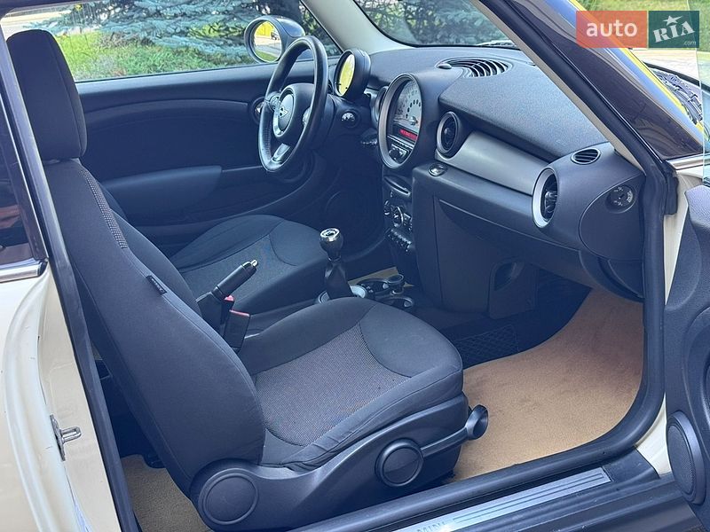 Хэтчбек MINI Hatch 2010 в Киеве