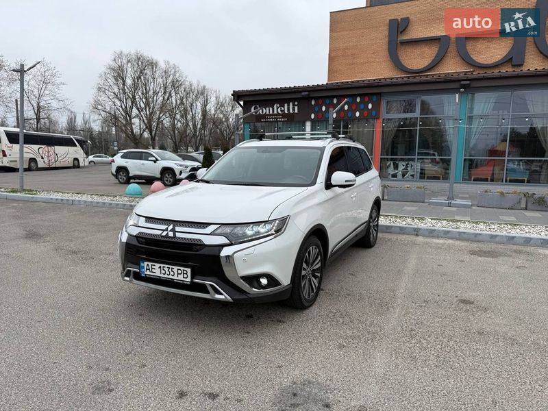 ホワイトミスターオート　OC 4株まとめ Продам Mitsubishi Outlander (2024) Варіатор 2488000 см³