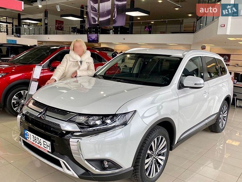 ホワイトミスターオート　OC 4株まとめ Продам Mitsubishi Outlander (2024) Варіатор 2488000 см³