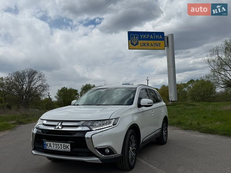 ホワイトミスターオート　OC 4株まとめ Продам Mitsubishi Outlander (2024) Варіатор 2488000 см³