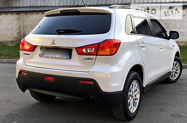 Позашляховик / Кросовер Mitsubishi ASX 2010 в 