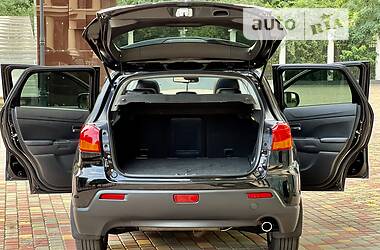 Внедорожник / Кроссовер Mitsubishi ASX 2013 в 