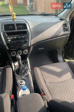 Внедорожник / Кроссовер Mitsubishi ASX 2010 в 