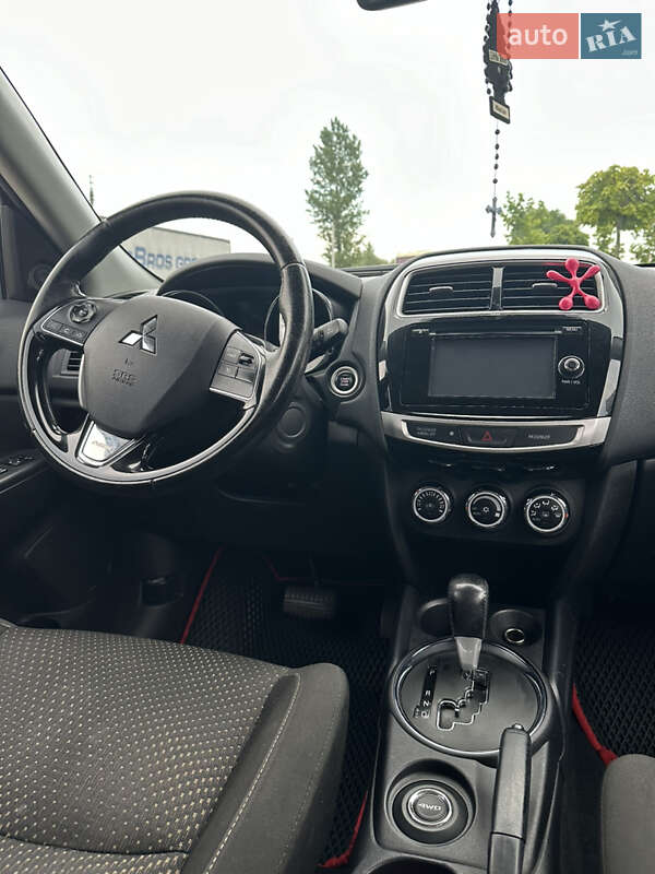 Позашляховик / Кросовер Mitsubishi ASX 2015 в Львові фото 14 Позашляховик / Кросовер Mitsubishi ASX 2015 в Львові