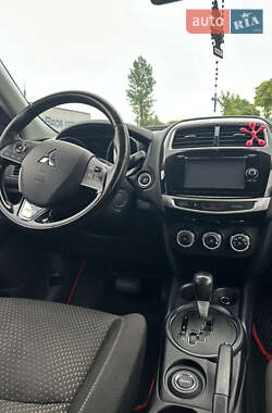 Внедорожник / Кроссовер Mitsubishi ASX 2015 в 