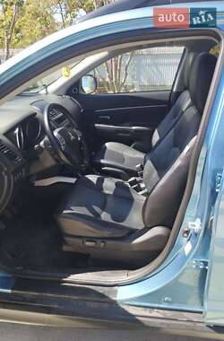 Внедорожник / Кроссовер Mitsubishi ASX 2010 в 
