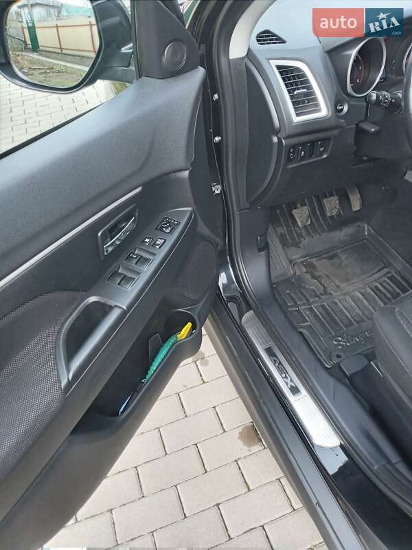 Внедорожник / Кроссовер Mitsubishi ASX 2010 в Буче