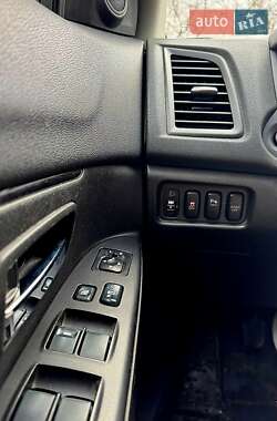 Внедорожник / Кроссовер Mitsubishi ASX 2013 в 