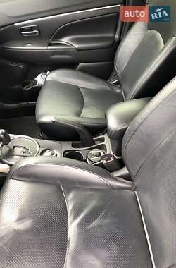 Внедорожник / Кроссовер Mitsubishi ASX 2010 в 