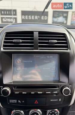 Внедорожник / Кроссовер Mitsubishi ASX 2012 в 