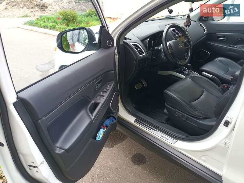 Внедорожник / Кроссовер Mitsubishi ASX 2013 в Ромнах